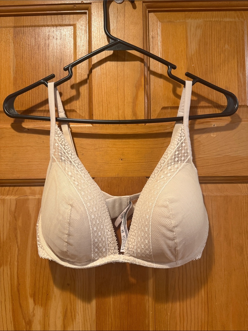 Victoria’s Secret incredible plunge bra size 34DD.
